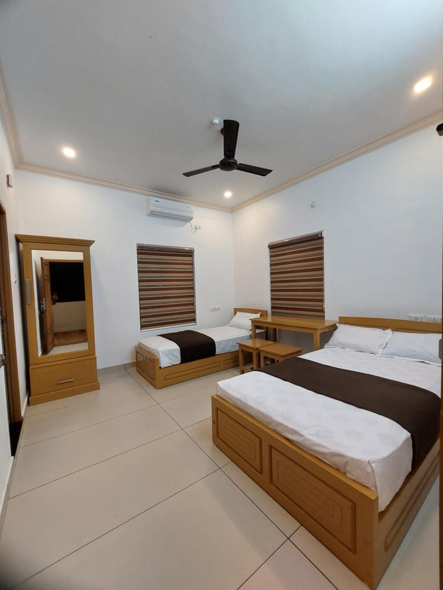 Water Gate Tourist Home And Resorts Mundrothuruth Bagian luar foto